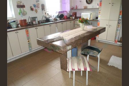 Casa à venda com 695m², 4 quartos e 6 vagas