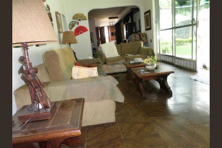 Casa à venda com 695m², 4 quartos e 6 vagas