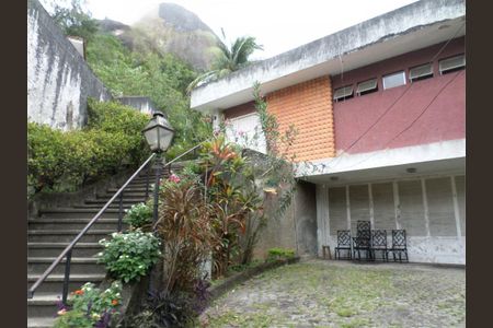 Casa à venda com 695m², 4 quartos e 6 vagas