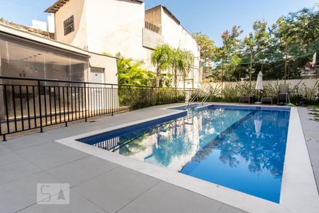 Studio à venda com 28m², 1 quarto e sem vaga Studio à venda com 28m², 1 quarto e sem vagaPiscina