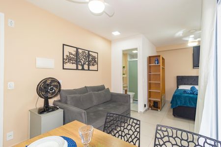 Studio à venda com 28m², 1 quarto e sem vaga Studio à venda com 28m², 1 quarto e sem vagaSala