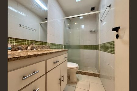 Apartamento à venda com 86m², 3 quartos e 1 vaga Apartamento à venda com 86m², 3 quartos e 1 vagaBanheiro social