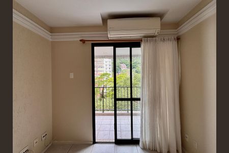 Apartamento à venda com 86m², 3 quartos e 1 vaga Apartamento à venda com 86m², 3 quartos e 1 vagaVaranda da sala