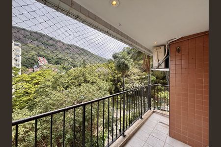 Apartamento à venda com 86m², 3 quartos e 1 vaga Apartamento à venda com 86m², 3 quartos e 1 vagaVaranda da sala