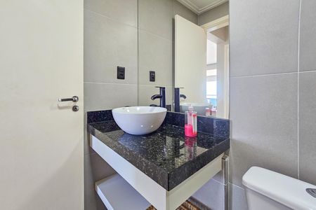 Apartamento para alugar com 65m², 2 quartos e 2 vagas Apartamento para alugar com 65m², 2 quartos e 2 vagasBanheiro