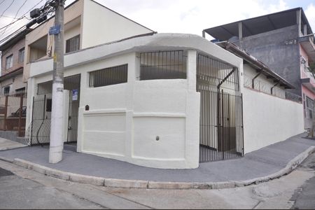 Casa para alugar com 131m², 2 quartos e 2 vagasFachada