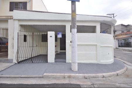 Casa para alugar com 131m², 2 quartos e 2 vagasFachada