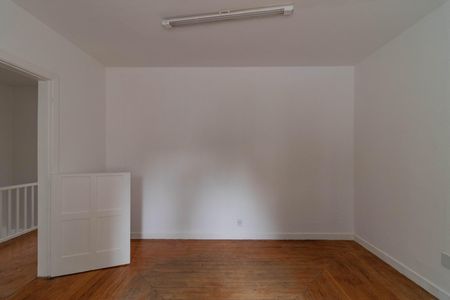 Casa à venda com 271m², 3 quartos e 2 vagas Casa à venda com 271m², 3 quartos e 2 vagasQuarto 6