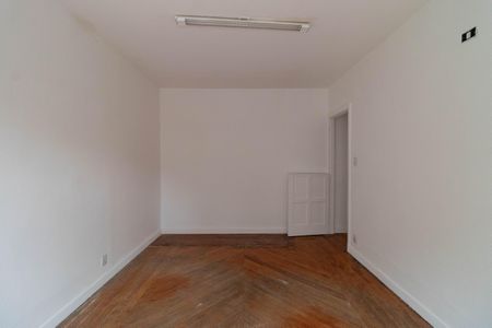 Casa à venda com 271m², 3 quartos e 2 vagas Casa à venda com 271m², 3 quartos e 2 vagasQuarto 5