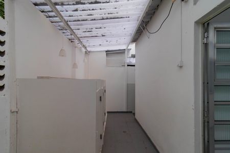 Casa à venda com 271m², 3 quartos e 2 vagas Casa à venda com 271m², 3 quartos e 2 vagasÁrea externa