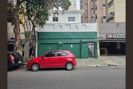 Casa à venda com 271m², 3 quartos e 2 vagas Casa à venda com 271m², 3 quartos e 2 vagasFachada