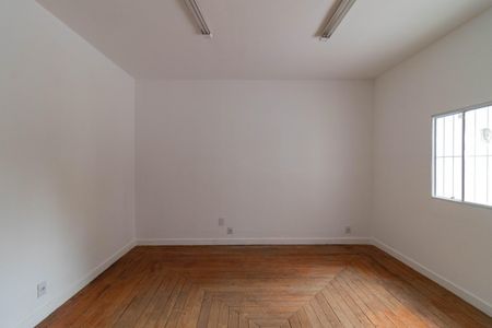 Casa à venda com 271m², 3 quartos e 2 vagas Casa à venda com 271m², 3 quartos e 2 vagasQuarto 6