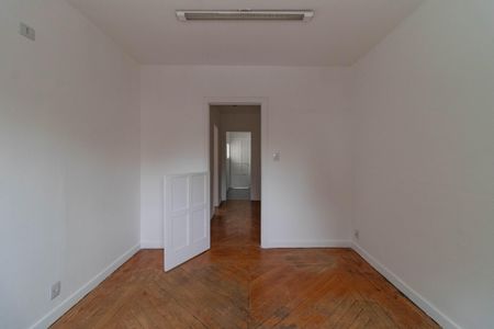 Casa à venda com 271m², 3 quartos e 2 vagas Casa à venda com 271m², 3 quartos e 2 vagasQuarto 4