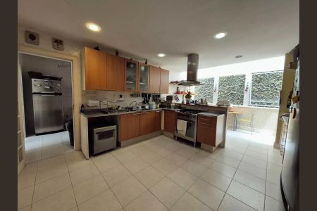 Casa à venda com 600m², 5 quartos e 4 vagas