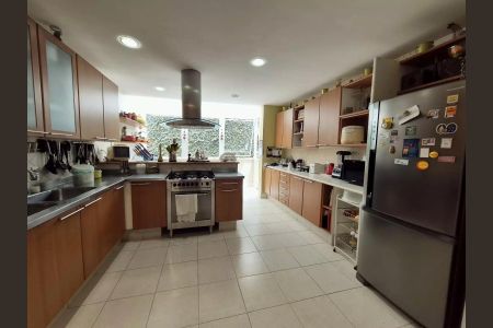 Casa à venda com 600m², 5 quartos e 4 vagas