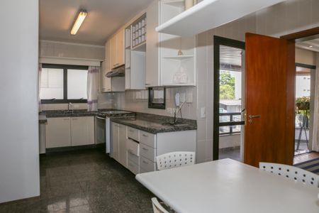 Apartamento à venda com 200m², 4 quartos e 3 vagas Apartamento à venda com 200m², 4 quartos e 3 vagasCozinha
