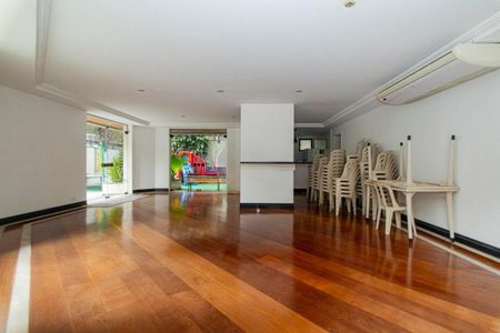 Apartamento à venda com 200m², 4 quartos e 3 vagas Apartamento à venda com 200m², 4 quartos e 3 vagasÁrea comum - Salão de festas