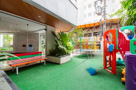 Apartamento à venda com 200m², 4 quartos e 3 vagas Apartamento à venda com 200m², 4 quartos e 3 vagasÁrea comum - Playground