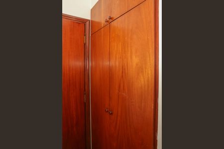 Apartamento à venda com 200m², 4 quartos e 3 vagas Apartamento à venda com 200m², 4 quartos e 3 vagasQuarto e Banheiro de Serviço