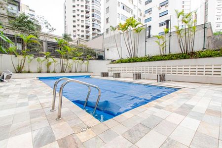 Apartamento à venda com 200m², 4 quartos e 3 vagas Apartamento à venda com 200m², 4 quartos e 3 vagasÁrea comum - Piscina