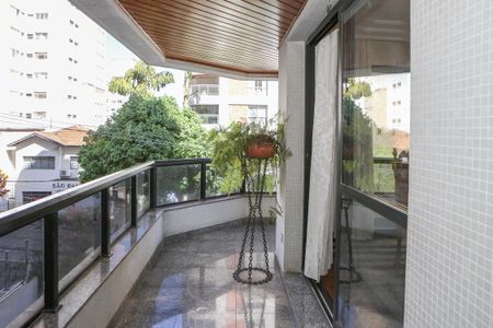 Apartamento à venda com 200m², 4 quartos e 3 vagas Apartamento à venda com 200m², 4 quartos e 3 vagasSacada da Sala