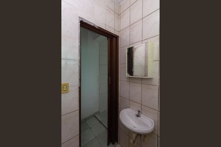 Banheiro Social de casa para alugar com 1 quarto, 37m² em Vila Nova Curuca, São Paulo