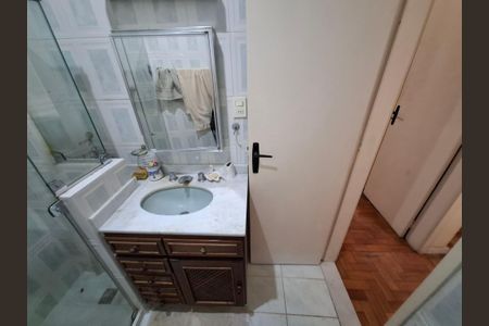 Banheiro  de apartamento à venda com 1 quarto, 47m² em Laranjeiras, Rio de Janeiro