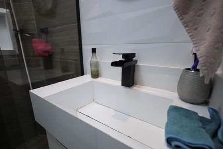 Apartamento à venda com 49m², 2 quartos e 1 vaga Apartamento à venda com 49m², 2 quartos e 1 vagaBanheiro