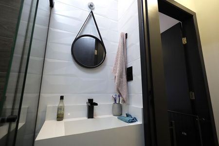 Apartamento à venda com 49m², 2 quartos e 1 vaga Apartamento à venda com 49m², 2 quartos e 1 vagaBanheiro