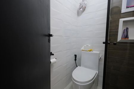 Apartamento à venda com 49m², 2 quartos e 1 vaga Apartamento à venda com 49m², 2 quartos e 1 vagaBanheiro