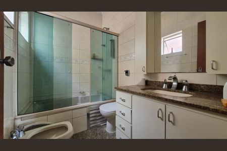 Casa à venda com 420m², 4 quartos e 4 vagasBanheiro da suíte 2