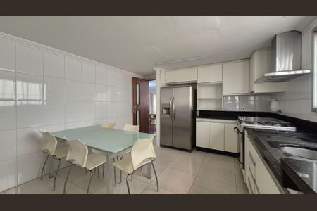 Casa à venda com 420m², 4 quartos e 4 vagasCozinha