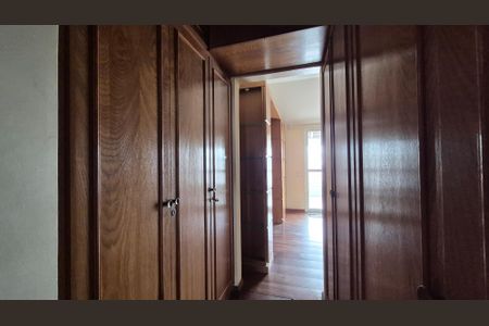 Casa à venda com 420m², 4 quartos e 4 vagasSuíte 2