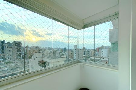 Apartamento à venda com 90m², 3 quartos e 2 vagasVaranda do Quarto 3