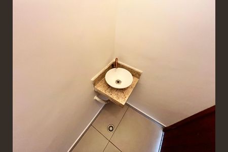 Casa de condomínio à venda com 43m², 2 quartos e 1 vaga Casa de condomínio à venda com 43m², 2 quartos e 1 vagaLavabo