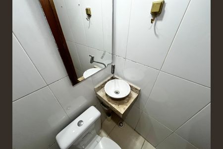 Casa de condomínio à venda com 43m², 2 quartos e 1 vaga Casa de condomínio à venda com 43m², 2 quartos e 1 vagaBanheiro