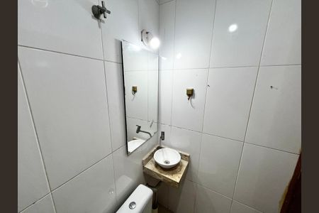 Casa de condomínio à venda com 43m², 2 quartos e 1 vaga Casa de condomínio à venda com 43m², 2 quartos e 1 vagaBanheiro