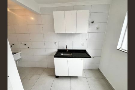 Cozinha e Área de Serviço de casa de condomínio para alugar com 2 quartos, 43m² em Parada Inglesa, São Paulo