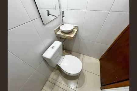 Casa de condomínio à venda com 43m², 2 quartos e 1 vaga Casa de condomínio à venda com 43m², 2 quartos e 1 vagaBanheiro