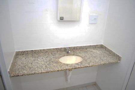 Casa para alugar com 176m², 3 quartos e 2 vagasBanheiro Social