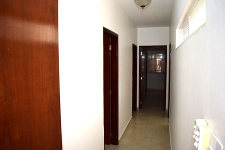 Corredor de casa para alugar com 3 quartos, 176m² em Centro, Ribeirão Preto