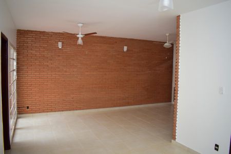 Casa para alugar com 176m², 3 quartos e 2 vagasSala