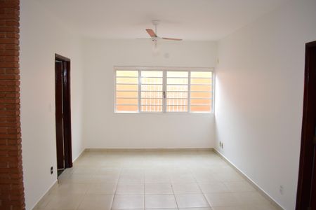 Casa para alugar com 176m², 3 quartos e 2 vagasSala