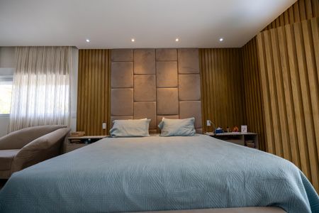 Casa de condomínio à venda com 640m², 5 quartos e 3 vagas Casa de condomínio à venda com 640m², 5 quartos e 3 vagasSuite Master