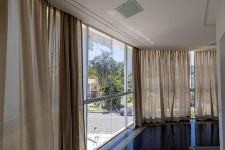 Casa de condomínio à venda com 640m², 5 quartos e 3 vagas Casa de condomínio à venda com 640m², 5 quartos e 3 vagasVaranda do Quarto 2