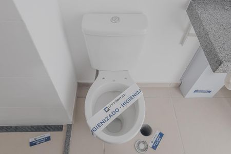 Banheiro de kitnet/studio para alugar com 1 quarto, 27m² em Pinheiros, São Paulo