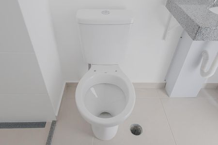 Banheiro de kitnet/studio para alugar com 1 quarto, 27m² em Pinheiros, São Paulo