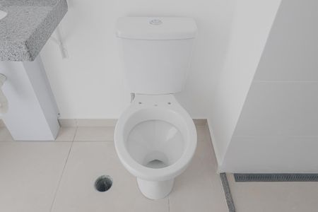 Banheiro de kitnet/studio à venda com 1 quarto, 27m² em Pinheiros, São Paulo