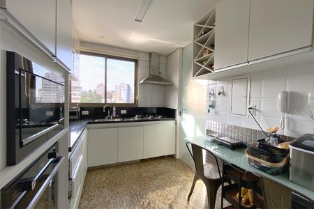 Apartamento à venda com 126m², 4 quartos e 2 vagasCozinha