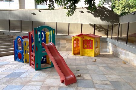 Apartamento à venda com 126m², 4 quartos e 2 vagasÁrea comum - Playground